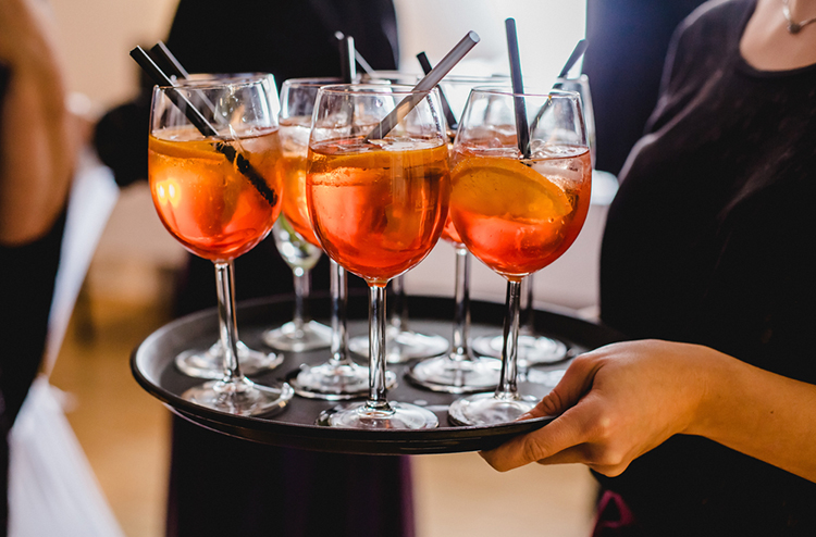 Non-Alcoholic Drink Ideas And Mocktail Recipes For Your Wedding Party